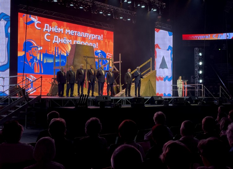 Подробнее о статье Поздравление ветеранов с Днем города и Днем металлурга